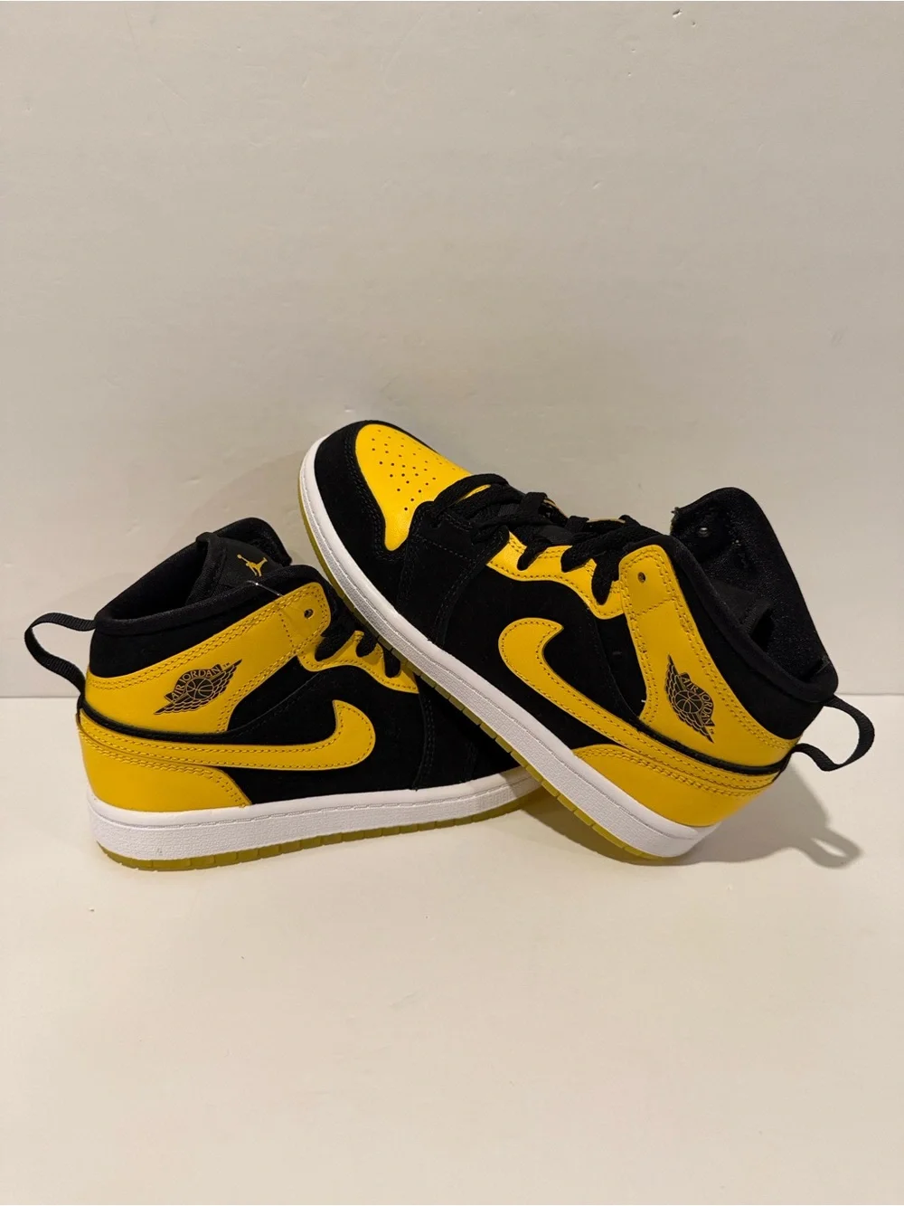 Jordan Kids Mid-Top Sneakers in Black and Yellow